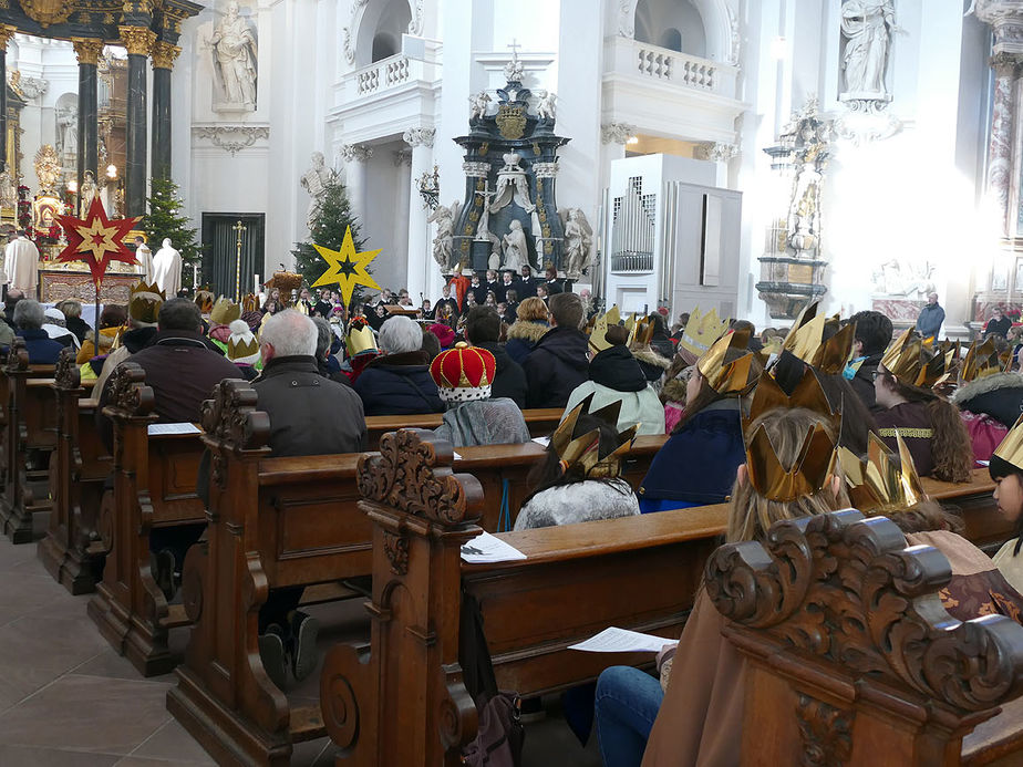 Aussendung der Sternsinger im Hohen Dom zu Fulda (Foto: Karl-Franz Thiede)